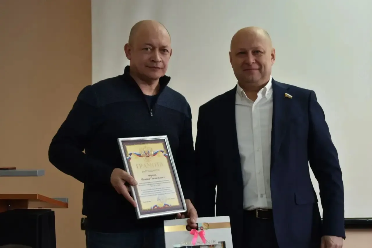 🎉Сегодня мы вновь следуем прекрасной традиции нашего коллектива — объединяем два замечательных праздника (2️⃣3️⃣февраля – День защитника Отечества и 8️⃣марта – Международный женский день) в единый праздник признания заслуг наших сотрудников.